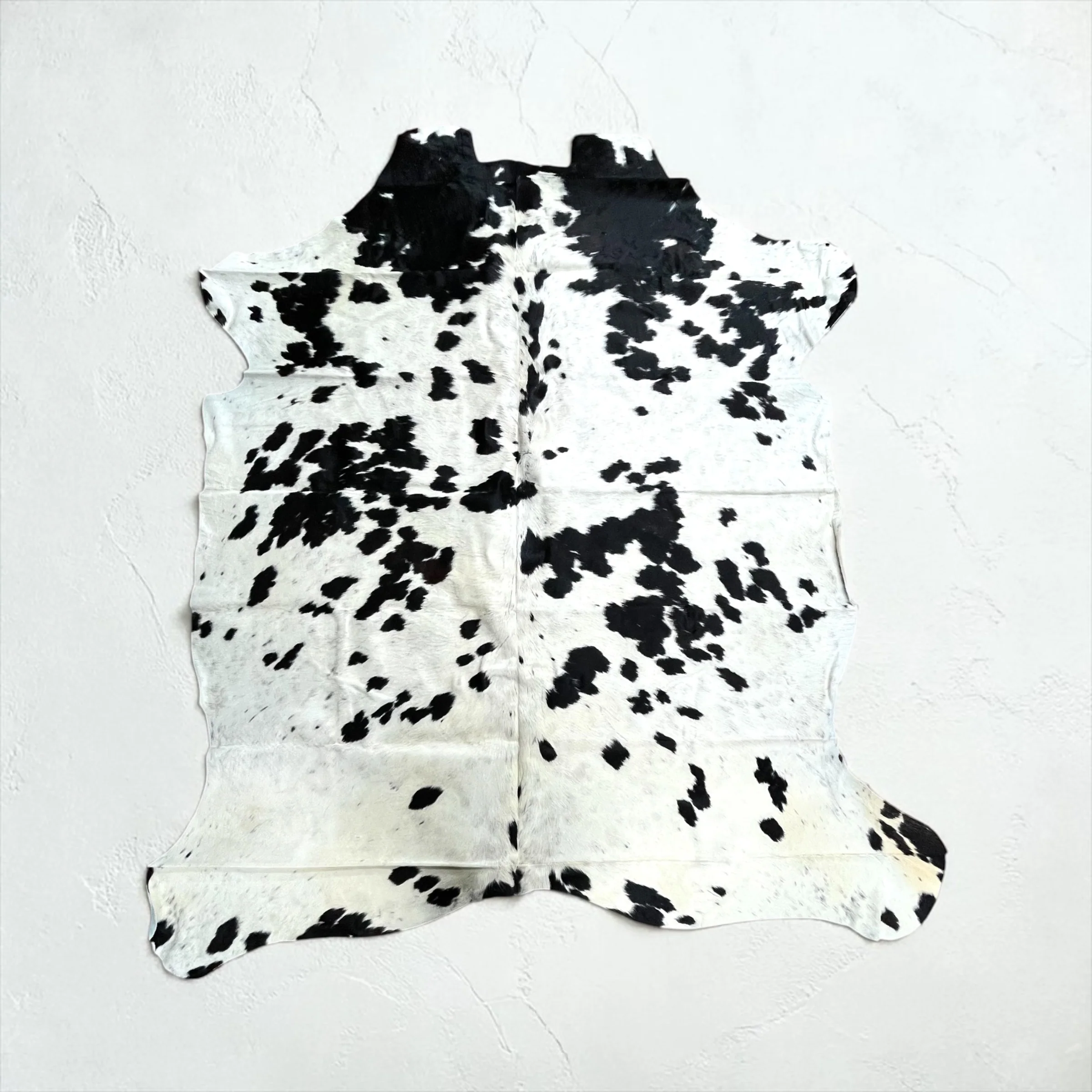 6-7’ Brazilian cowhide rug (r06)
