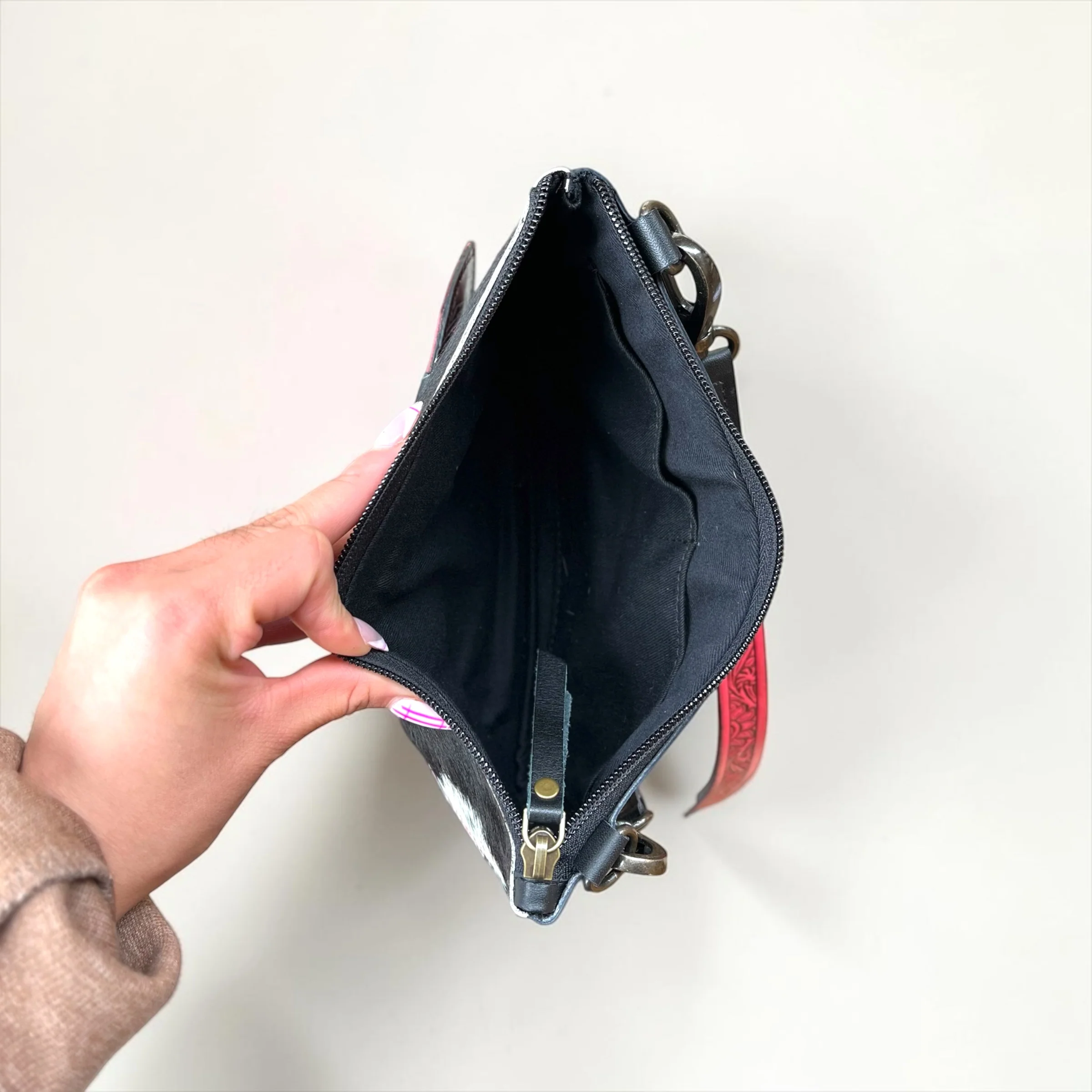 Black buckle wristlet/crossbody - Image 3