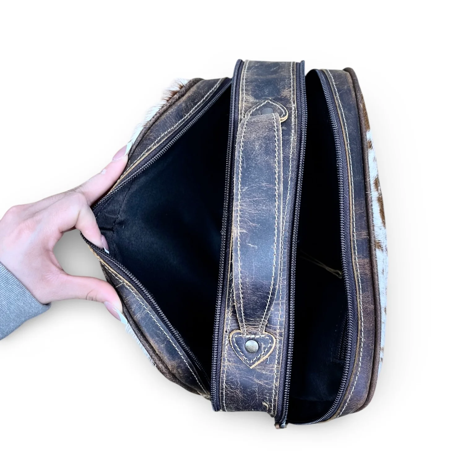 Blossom tooled leather toiletry bag - Image 4