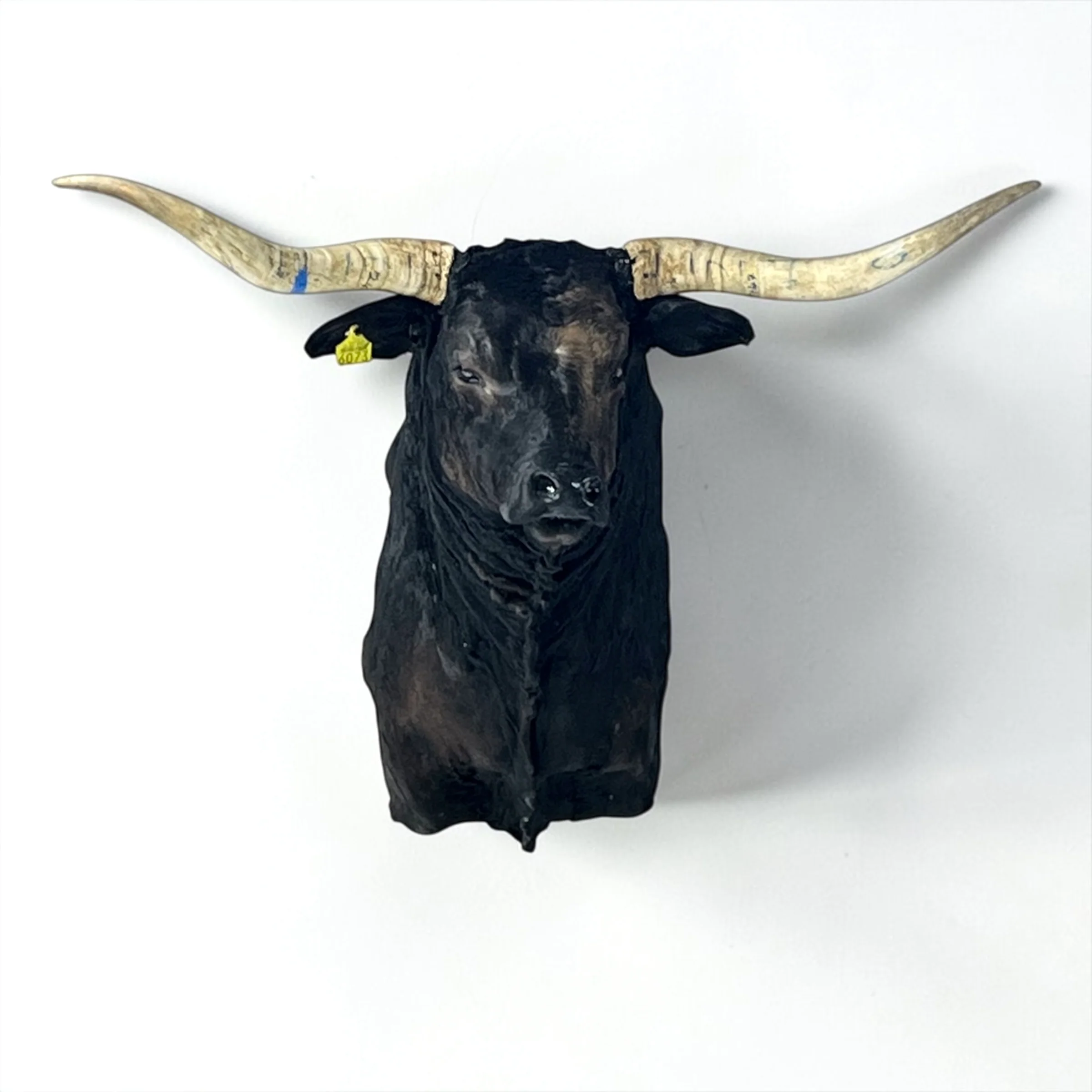 Cow shoulder mount