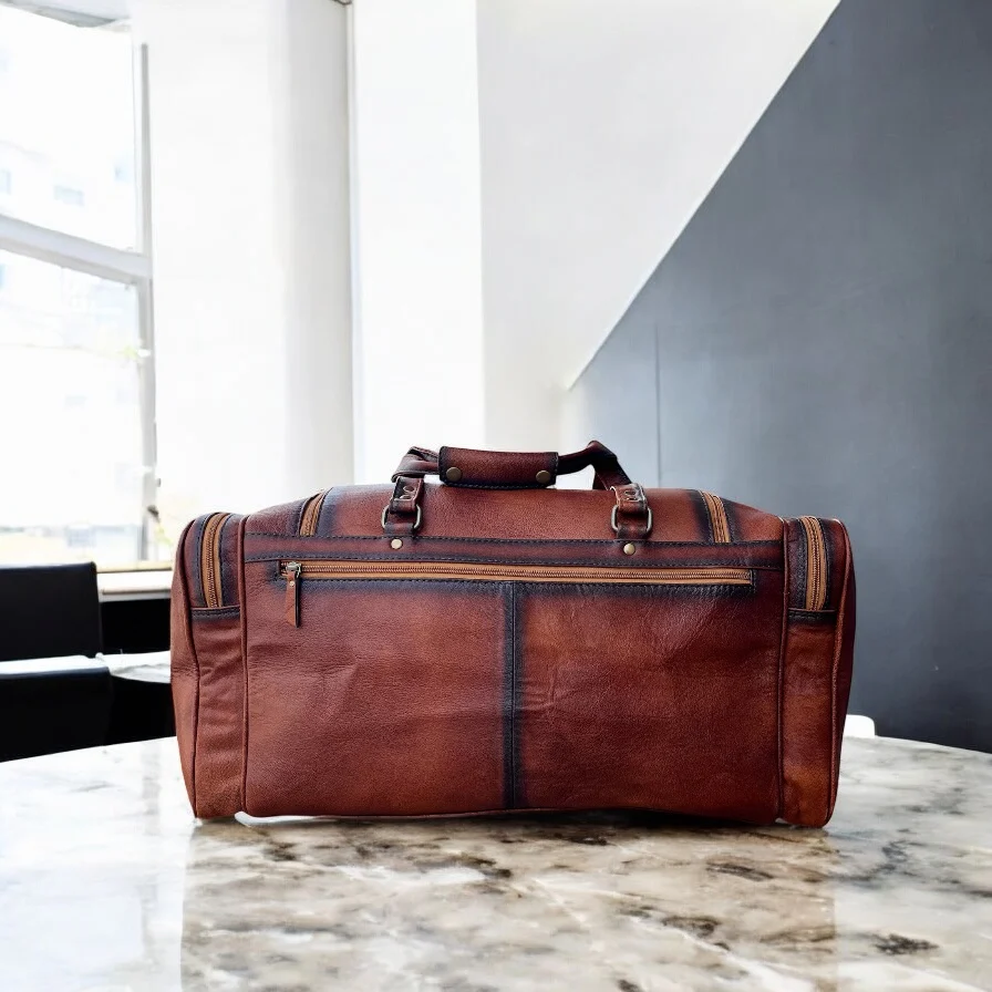 Rustic leather duffle bag - Image 3