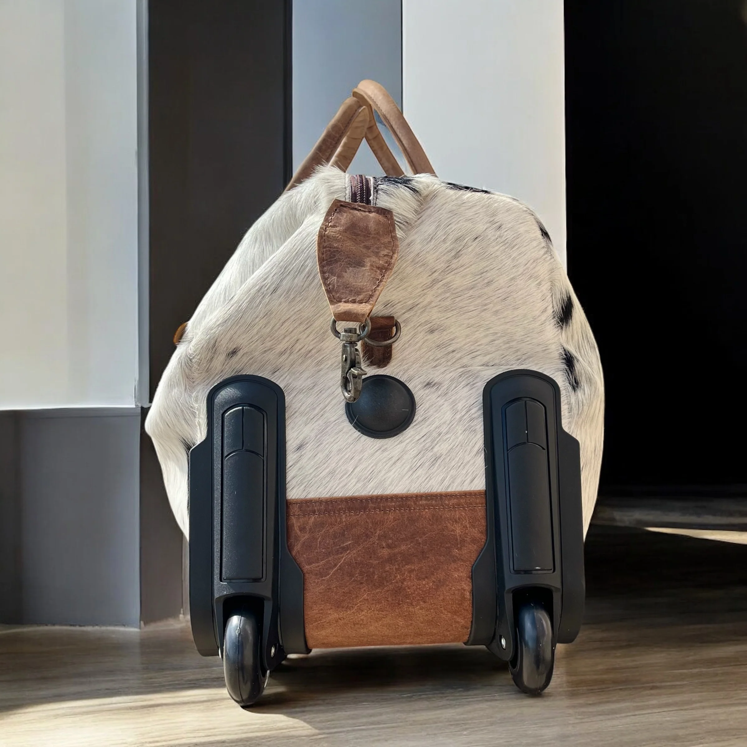 leather rolling luggage duffle bag - Image 4
