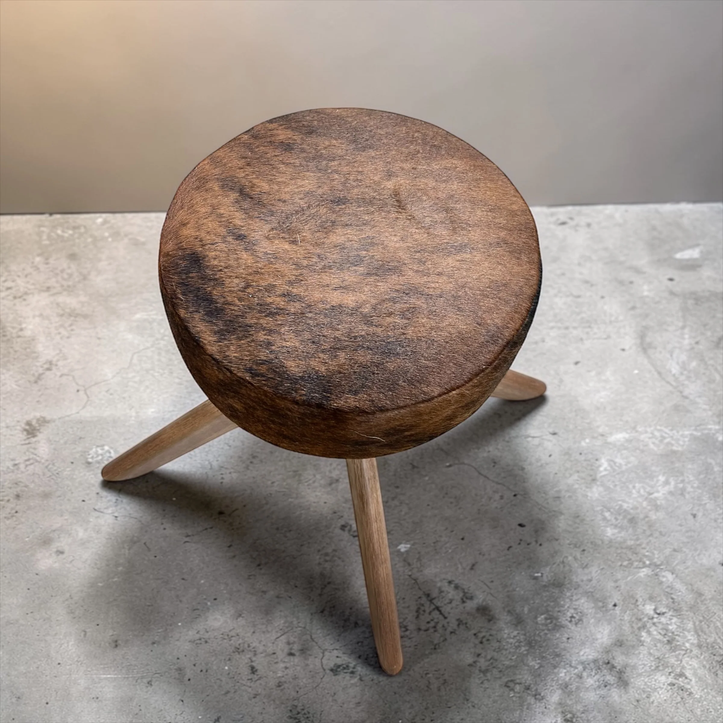 Small Brindle cowhide stool - Image 2